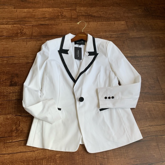Lafayette white with blank trim size 8 sport coat